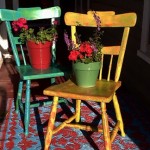 Cadeiras de madeira pintadas